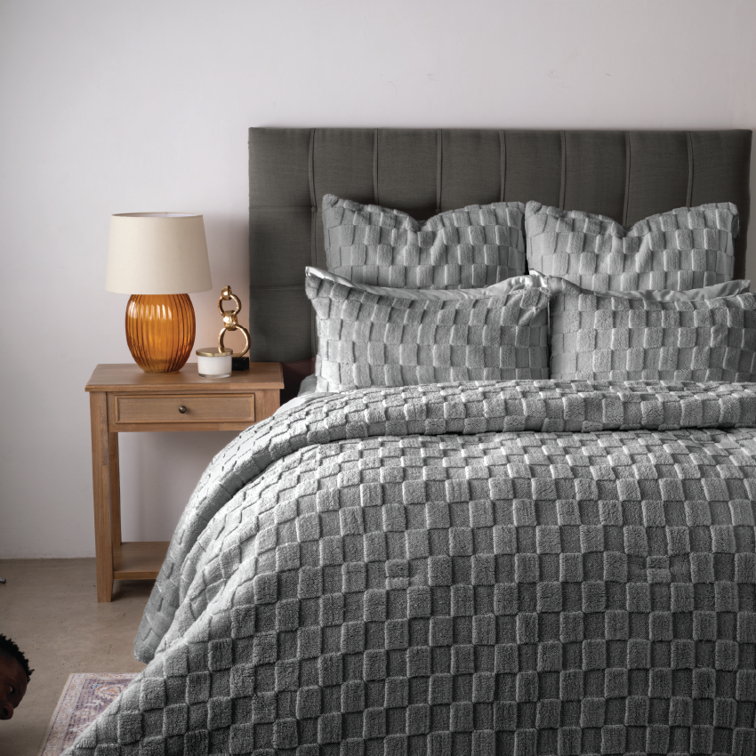 MIA COMFORTER